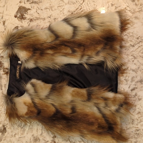 ECU: Like New Girls Faux Fur Vest - Picture 9 of 12